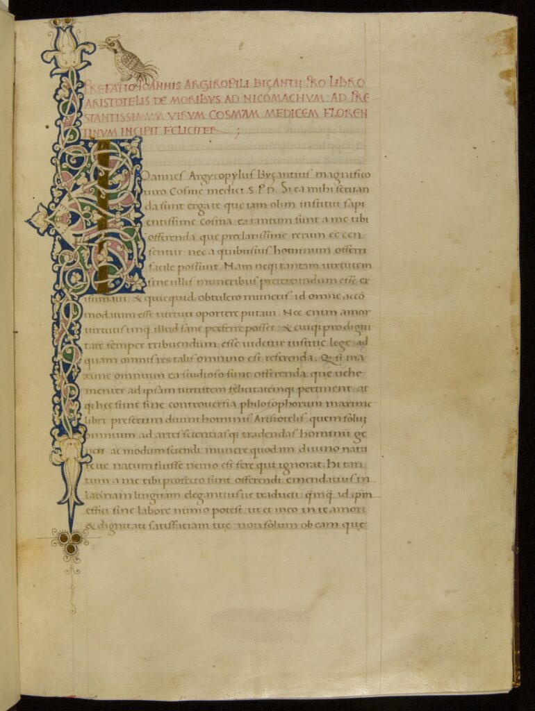 Left-hand page of a manuscript book with a single column of Latin text. In the upper left is a large decorated capital "I" with a border of interlocking vines extending down the left side of the text block. A bird in a different color of ink sits on top of the text block.