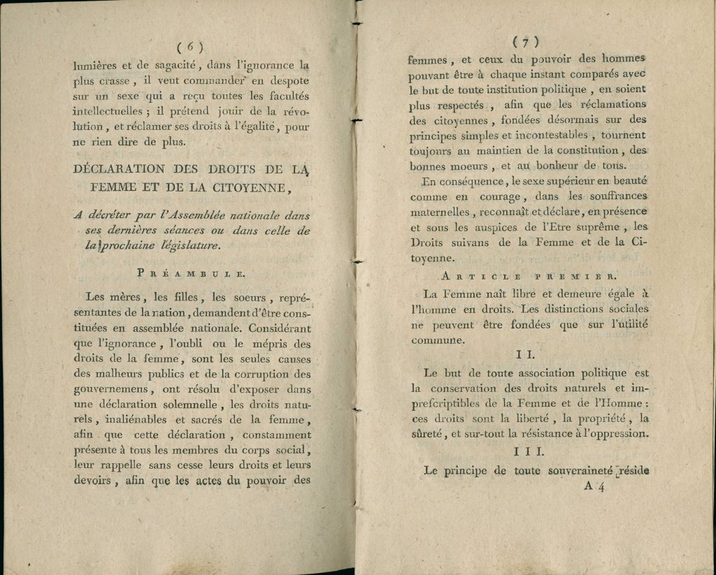 Two-page spread of printed text in French.